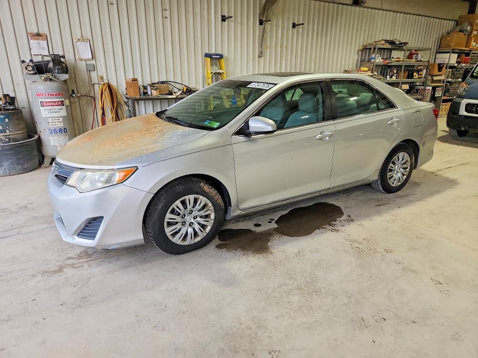 2012 Toyota Camry — фото 1