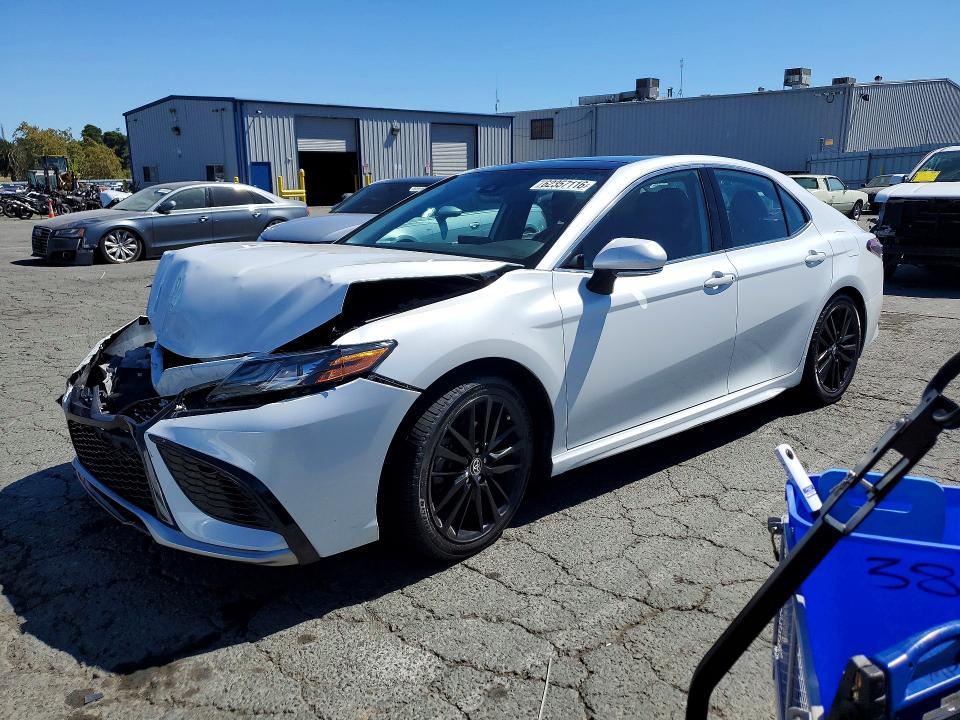 2023 Toyota Camry — фото 1