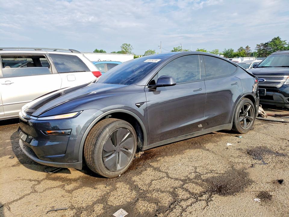 2026 Tesla Model Y — фото 1