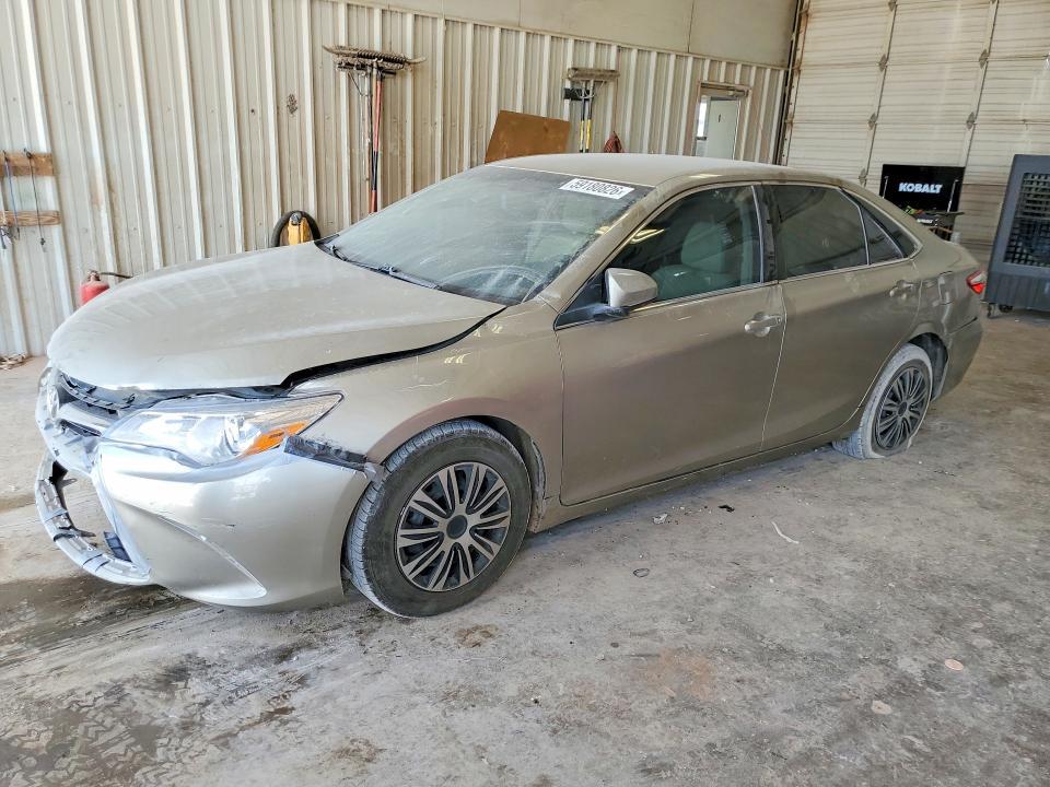 2016 Toyota Camry — фото 1