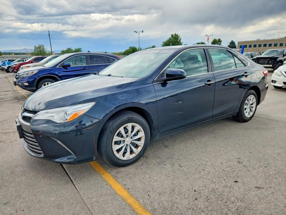 2016 Toyota Camry — фото 1