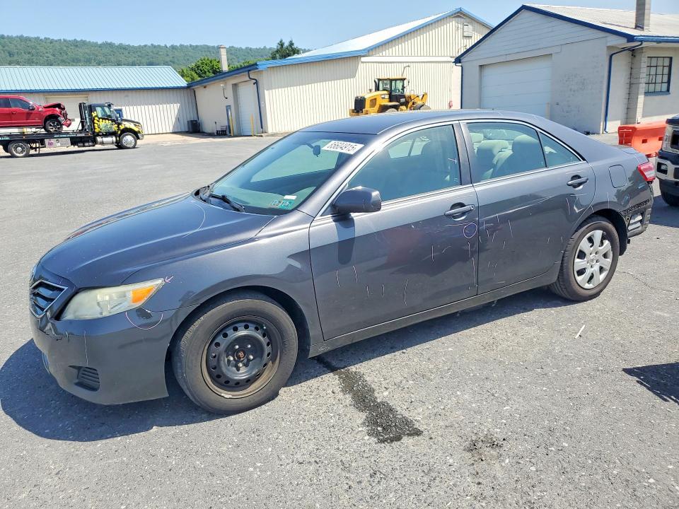 2010 Toyota Camry — фото 1
