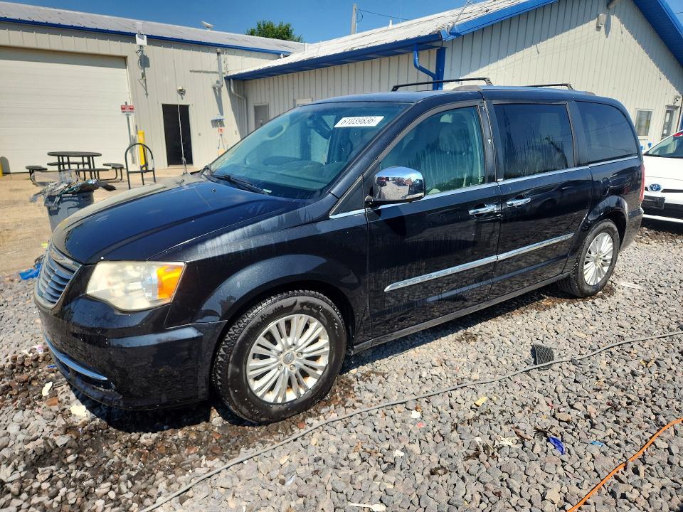 2013 Chrysler Town Country — фото 1