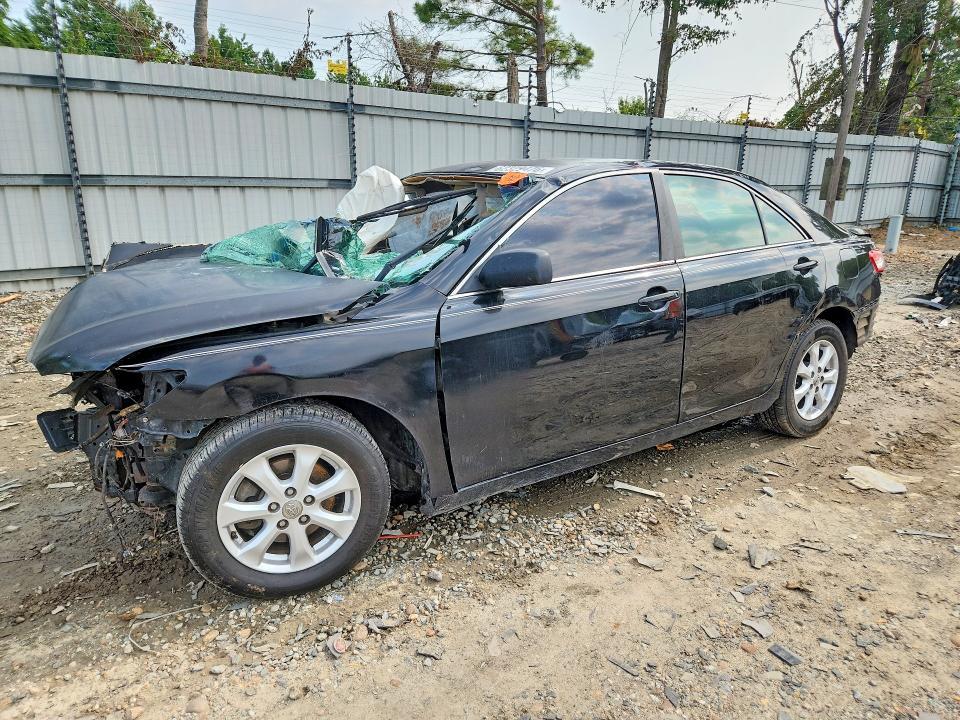 2011 Toyota Camry — фото 1