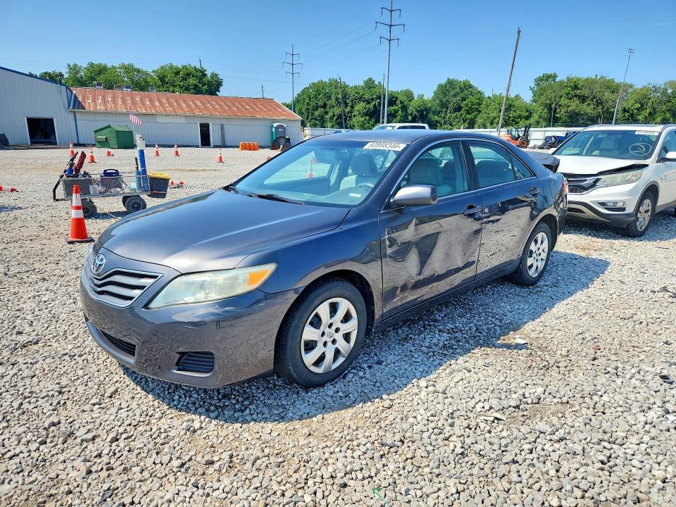 2010 Toyota Camry — фото 1