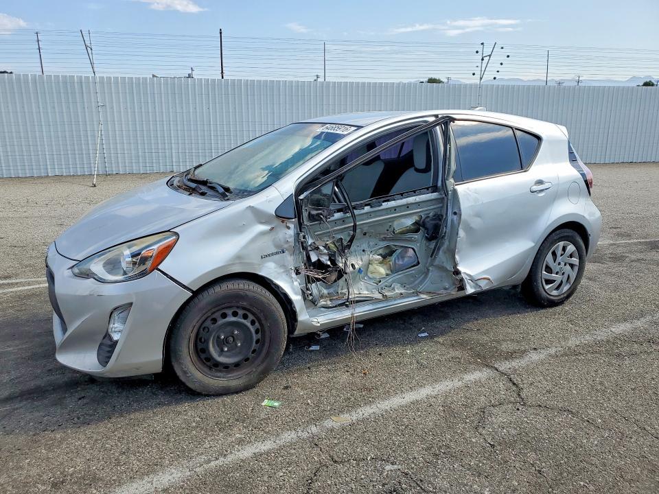 2016 Toyota Prius C — фото 1