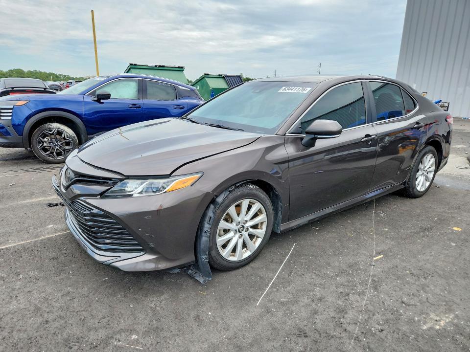 2018 Toyota Camry — фото 1