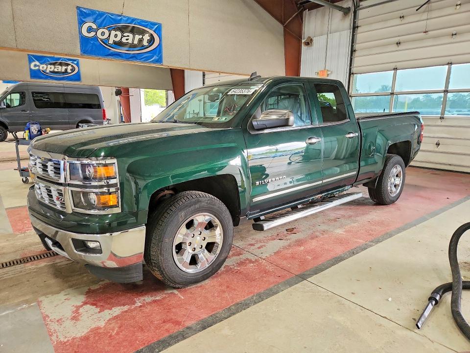 2015 Chevrolet Silverado — фото 1