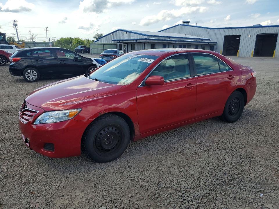 2010 Toyota Camry — фото 1