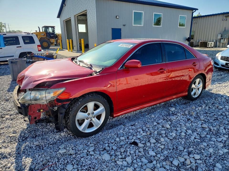 2011 Toyota Camry — фото 1