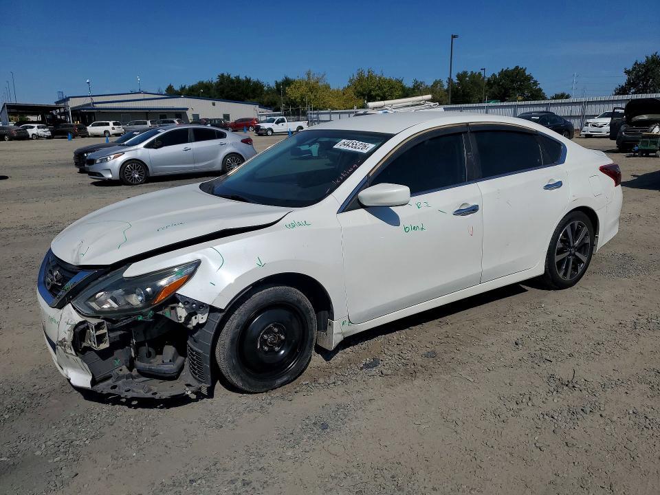 2017 Nissan Altima — фото 1