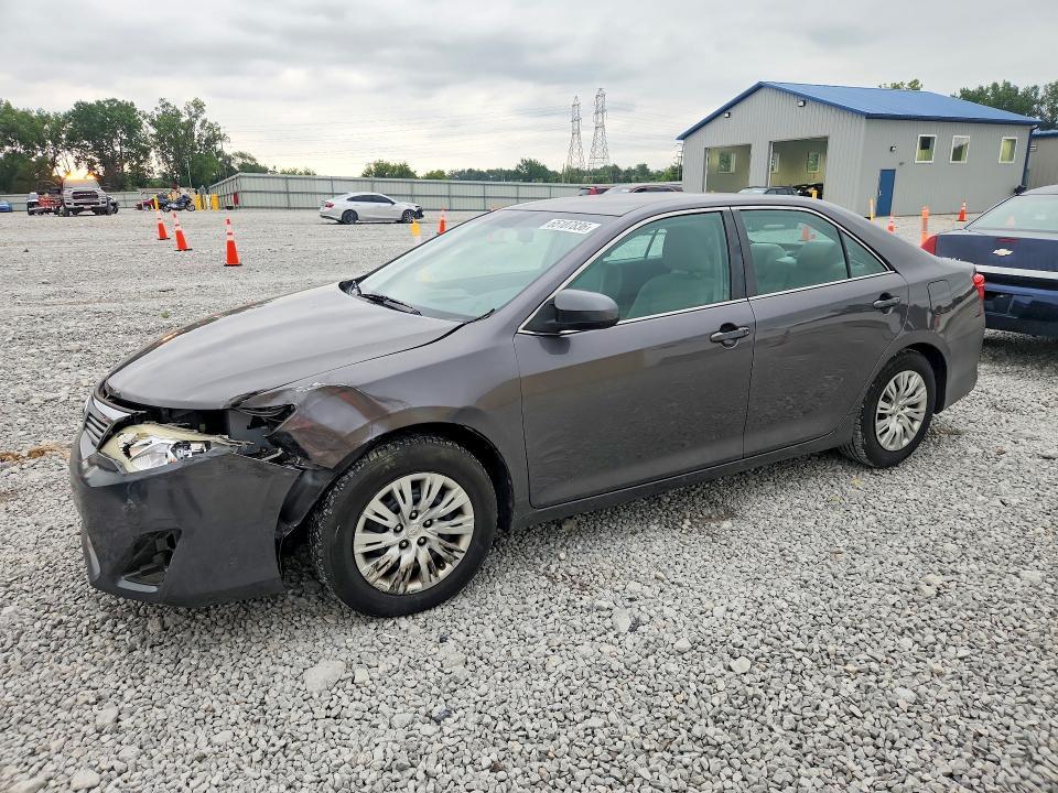 2014 Toyota Camry — фото 1