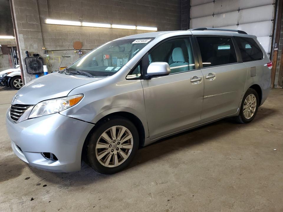 2014 Toyota Sienna — фото 1