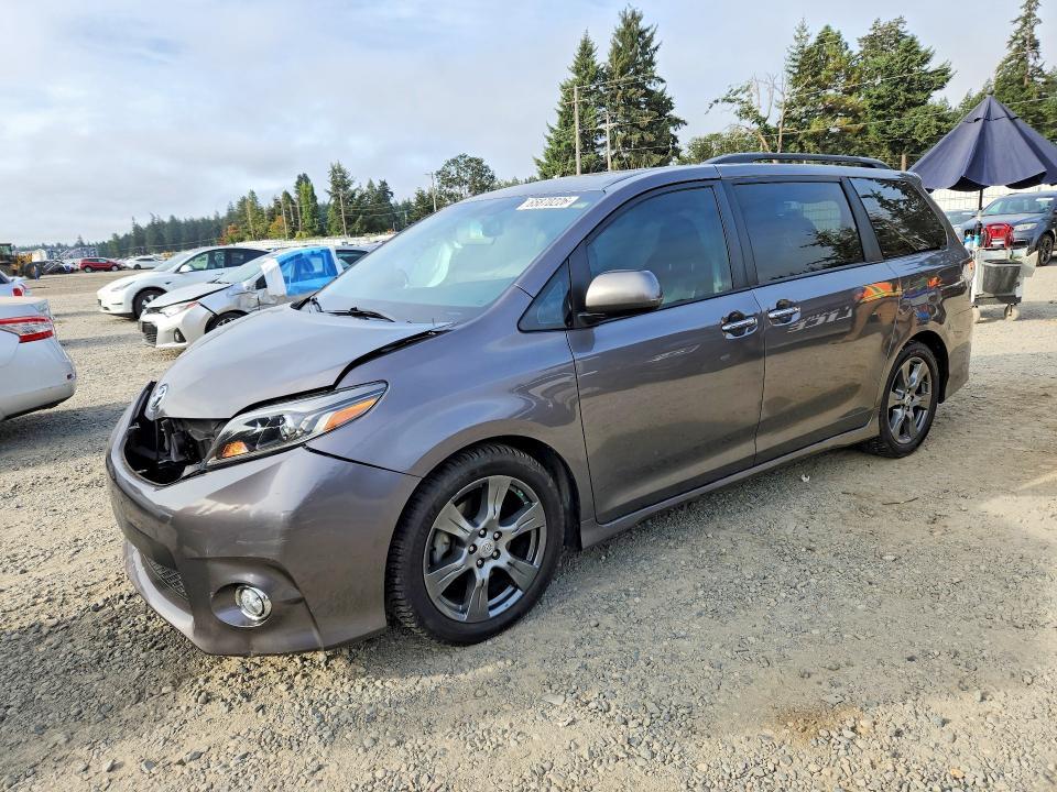 2017 Toyota Sienna — фото 1