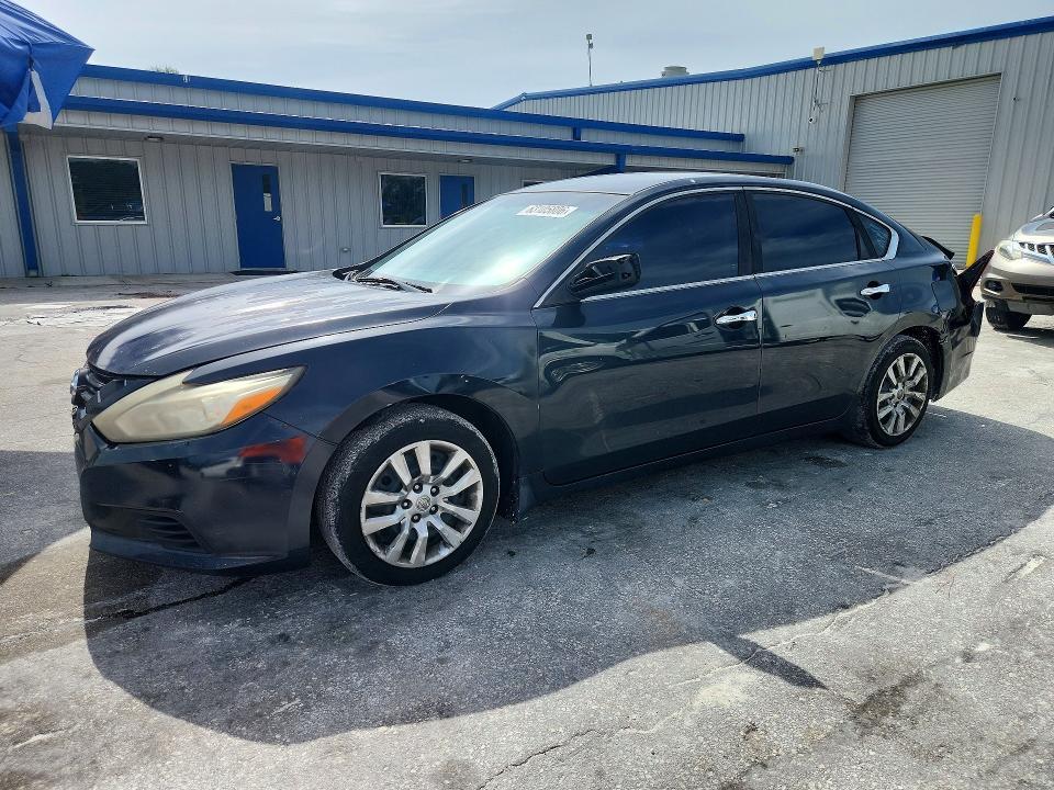 2016 Nissan Altima — фото 1