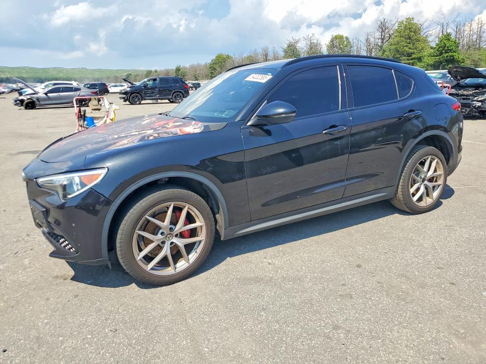 2018 Alfa Romeo Stelvio — фото 1