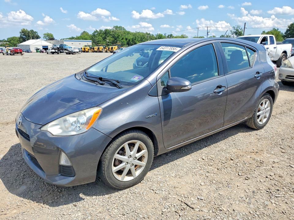 2013 Toyota Prius C — фото 1