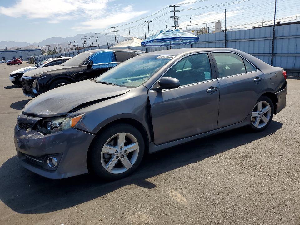 2014 Toyota Camry — фото 1