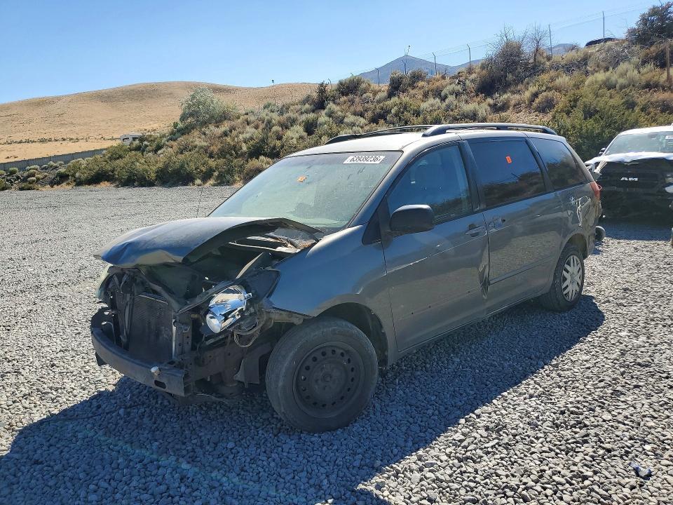 2004 Toyota Sienna — фото 1