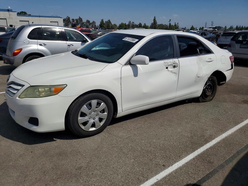 2011 Toyota Camry — фото 1