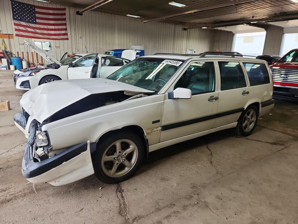 1997 Volvo 850 4D T5 — фото 1