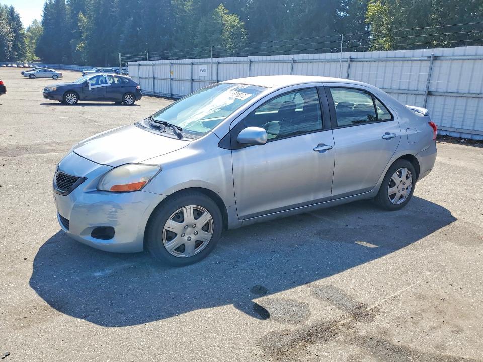 2010 Toyota Yaris — фото 1