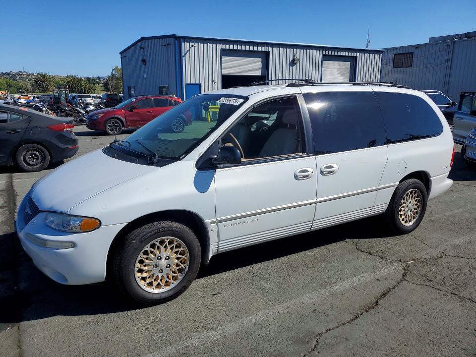 1998 Chrysler Town Country — фото 1