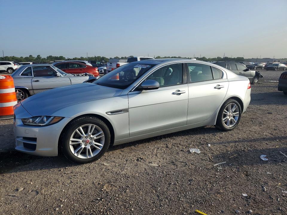 2017 Jaguar Xe — фото 1