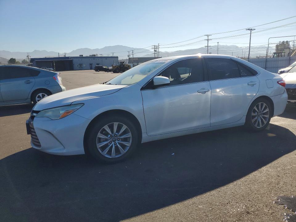 2017 Toyota Camry — фото 1