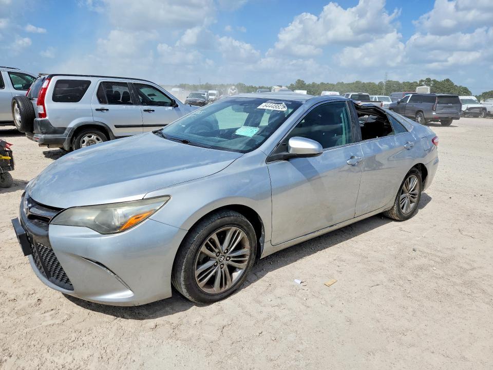 2016 Toyota Camry — фото 1