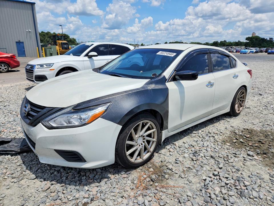 2017 Nissan Altima — фото 1