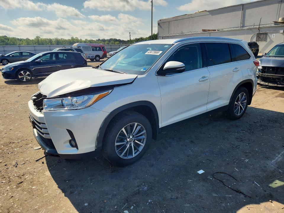2019 Toyota Highlander — фото 1