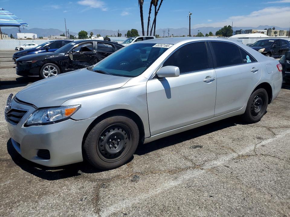 2011 Toyota Camry — фото 1