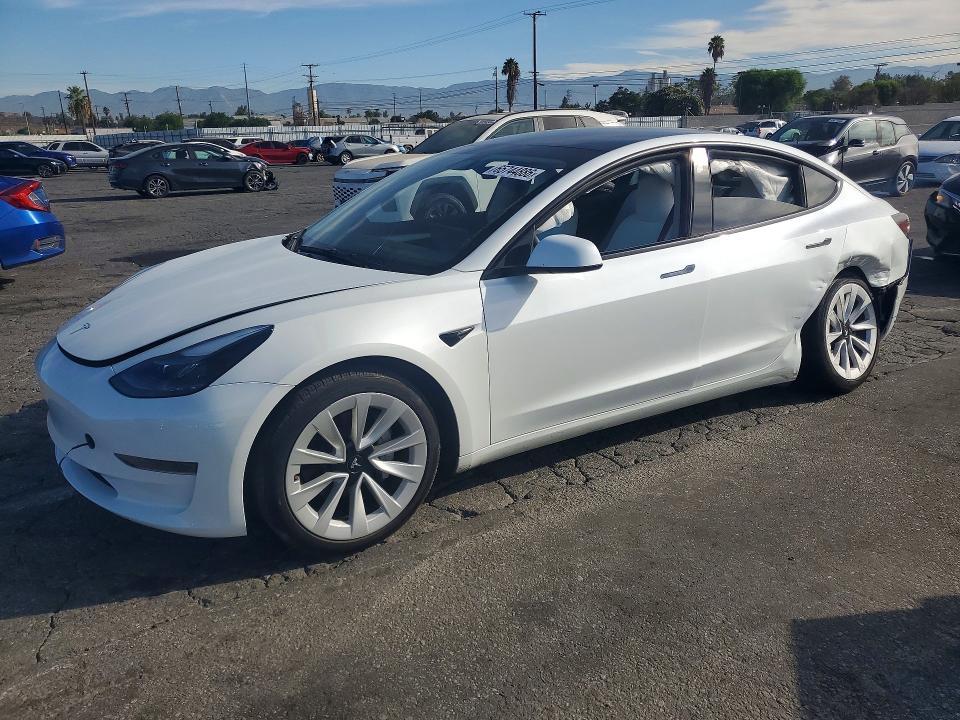 2023 Tesla Model 3 — фото 1