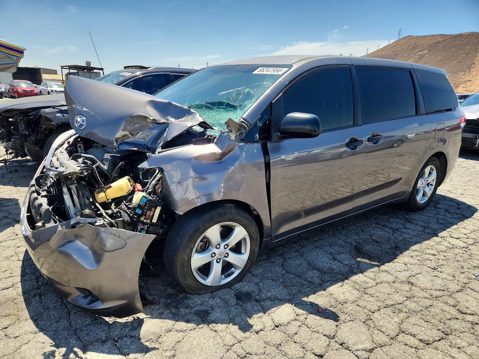 2014 Toyota Sienna — фото 1