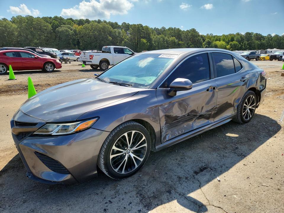 2018 Toyota Camry — фото 1