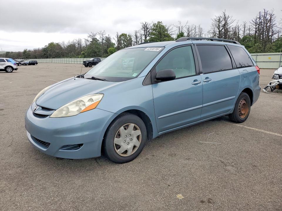 2008 Toyota Sienna — фото 1