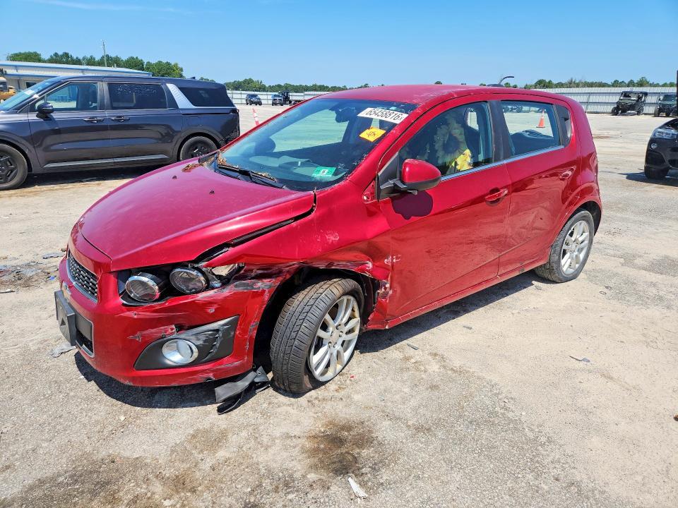 2016 Chevrolet Sonic — фото 1