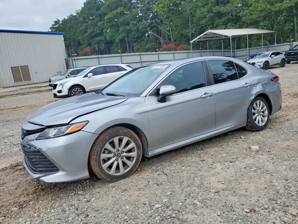 2019 Toyota Camry — фото 1