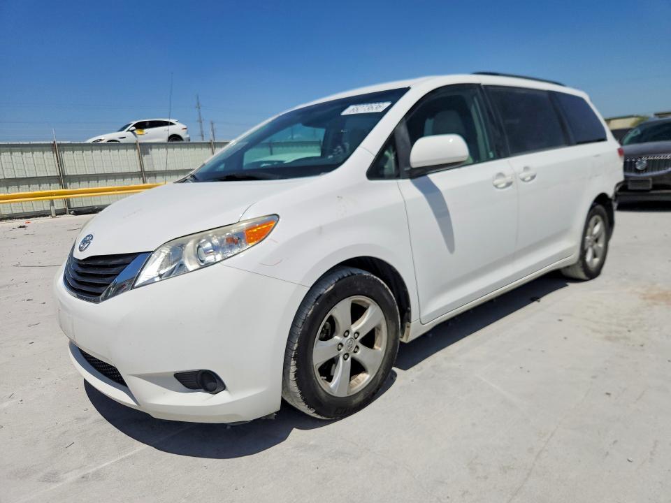2014 Toyota Sienna — фото 1