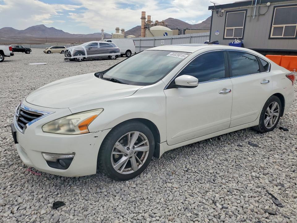 2015 Nissan Altima — фото 1