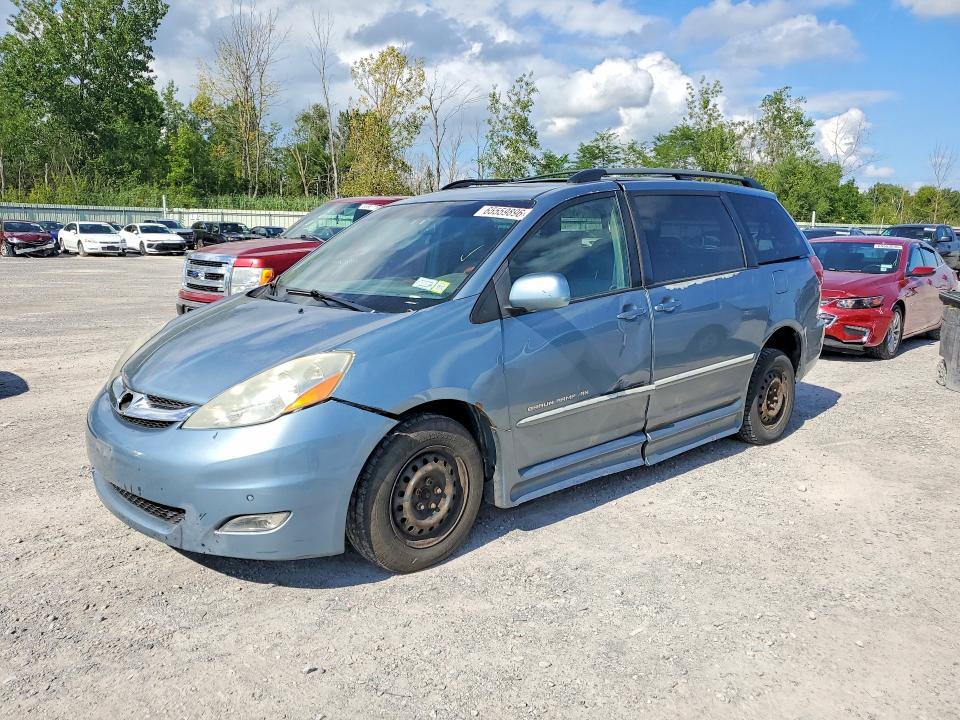 2007 Toyota Sienna — фото 1