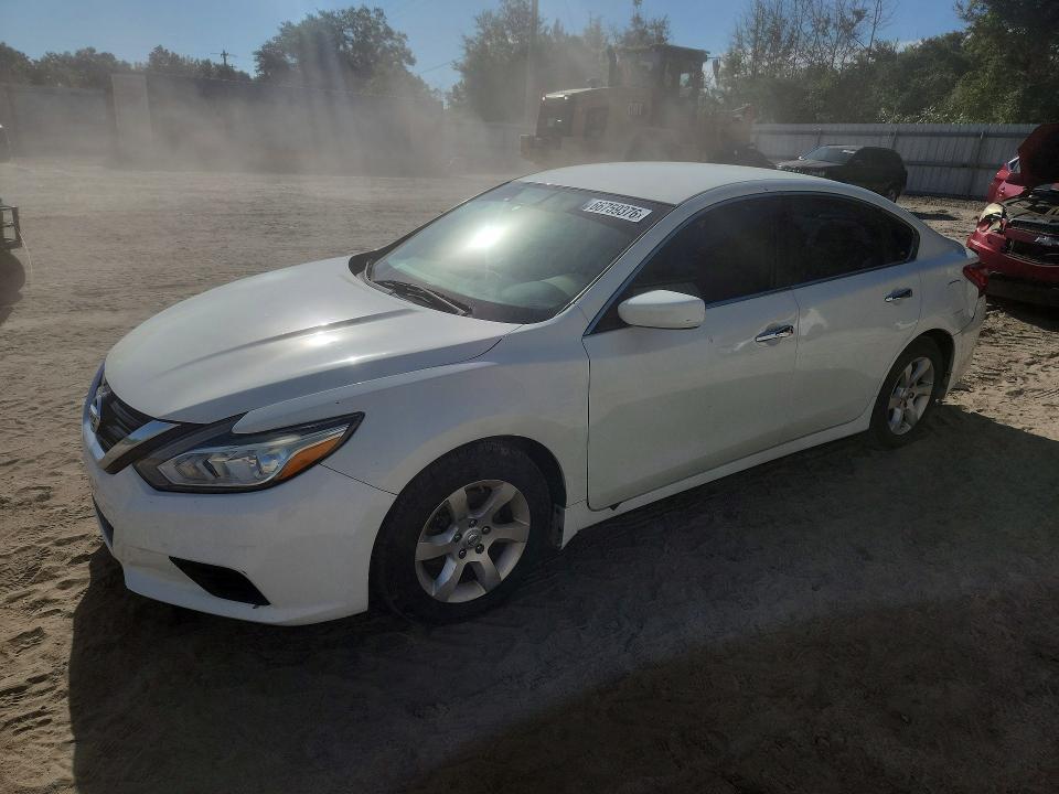 2017 Nissan Altima — фото 1