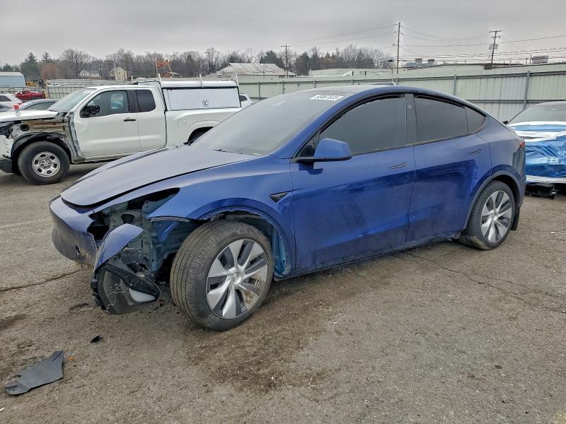 2024 Tesla Model Y — фото 1