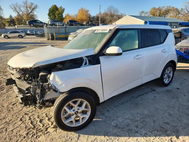 2025 Kia Soul — фото 1