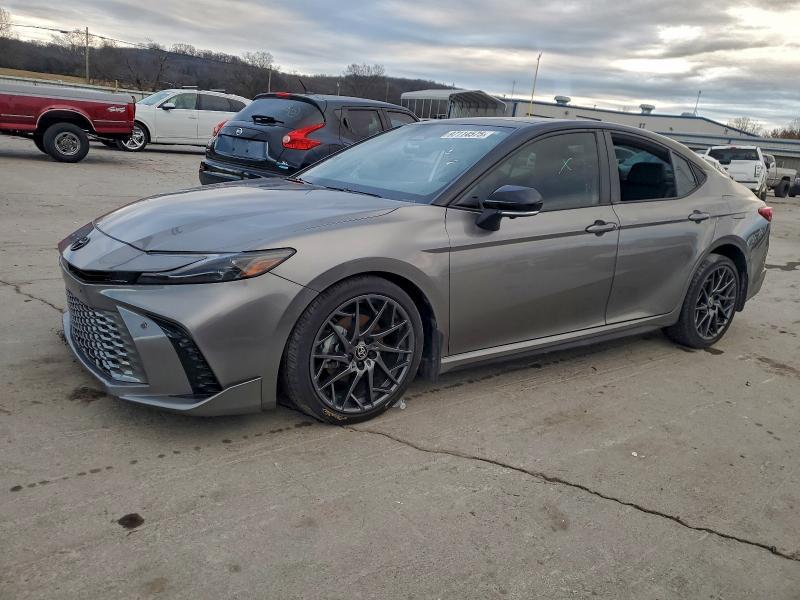 2025 Toyota Camry — фото 1