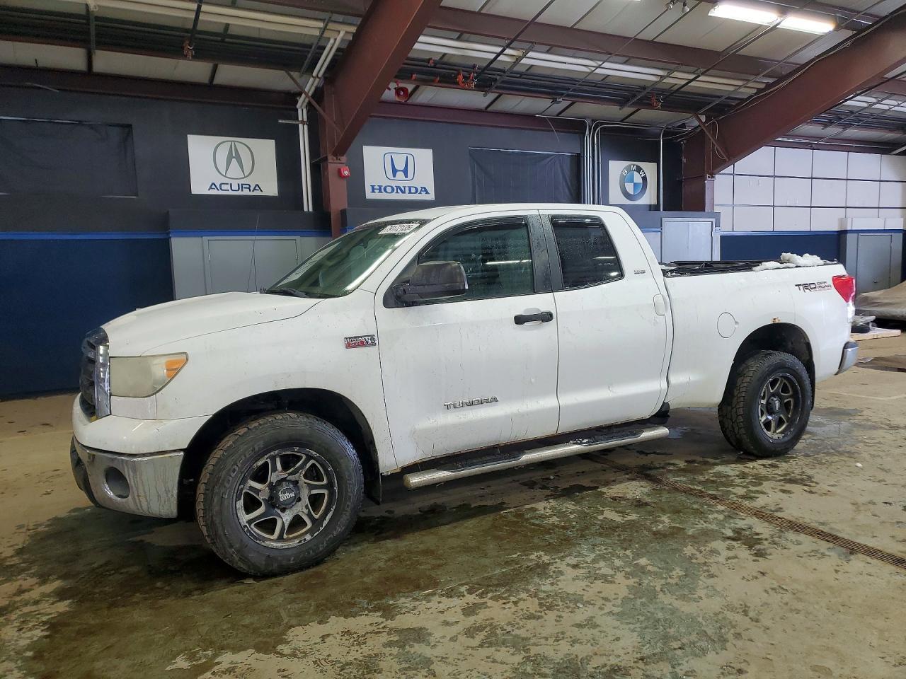 2010 TOYOTA TUNDRA — фото 1