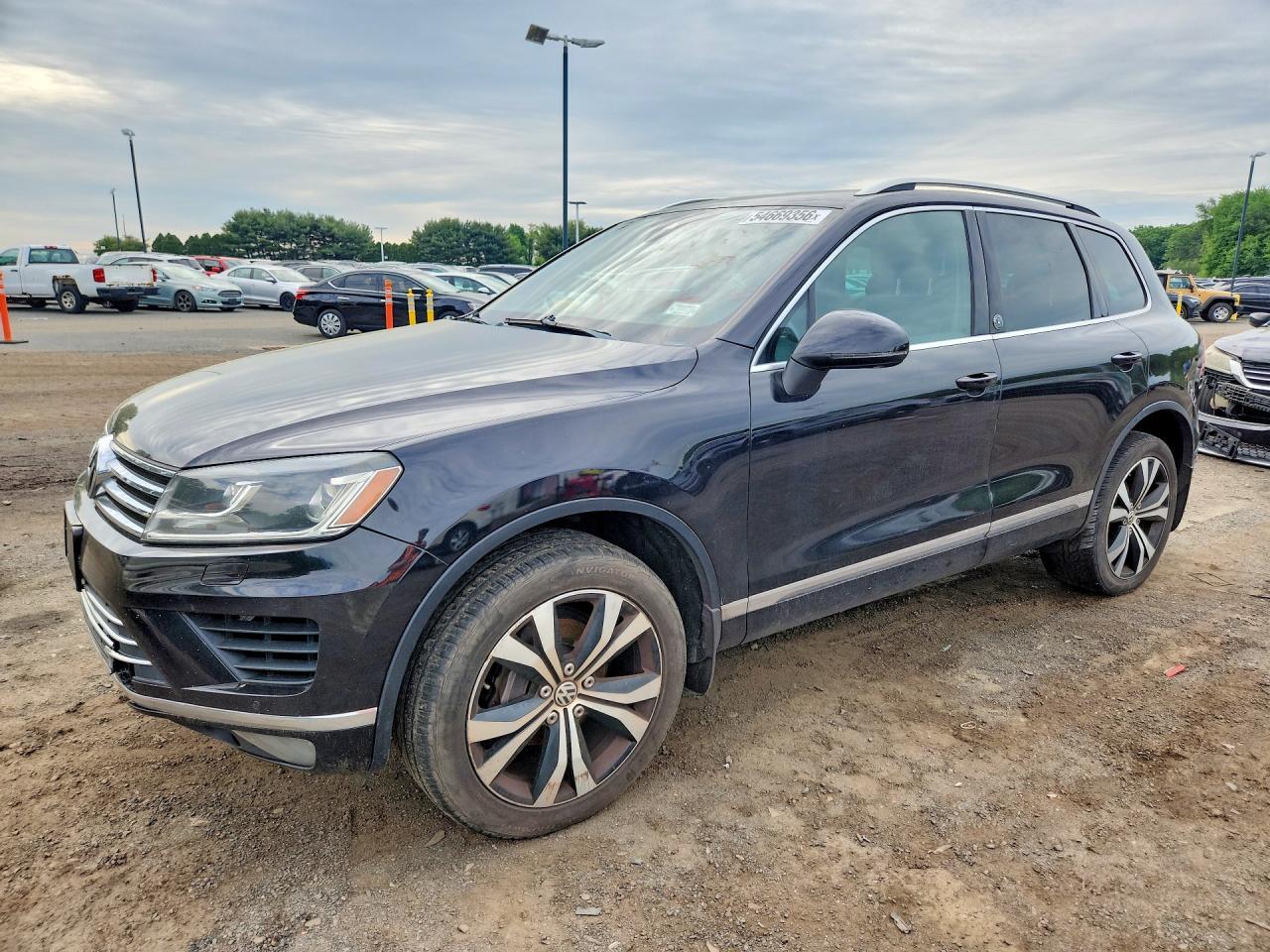 2017 VOLKSWAGEN TOUAREG — фото 1