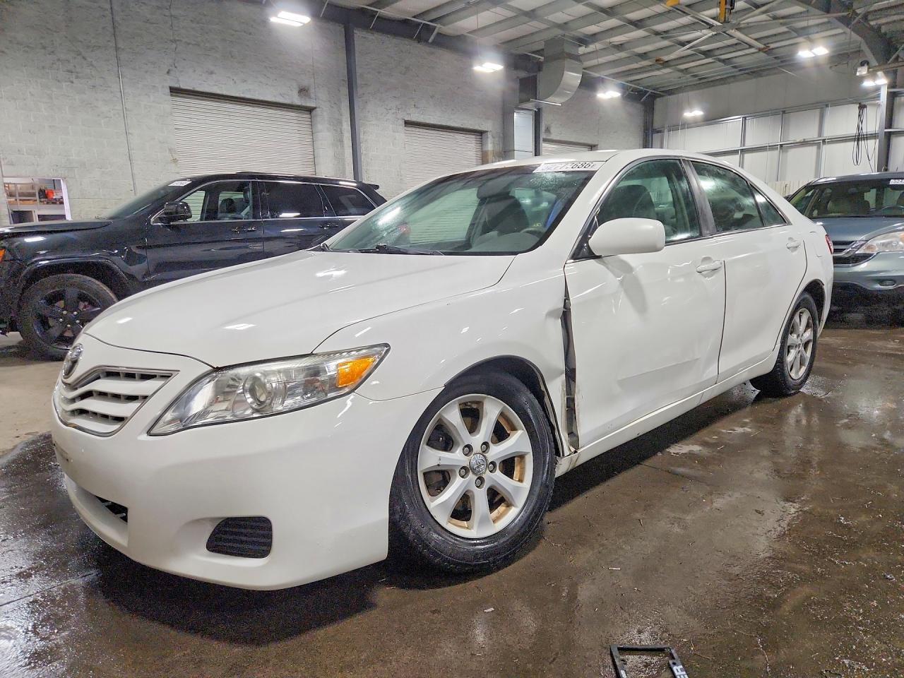 2011 TOYOTA CAMRY — фото 1