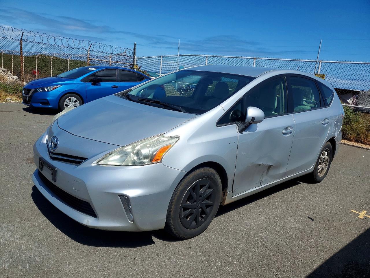 2013 TOYOTA PRIUS V — фото 1